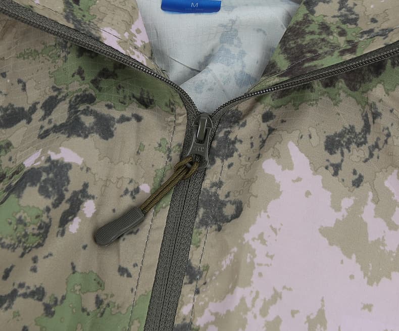 軽量防風トラックジャケット